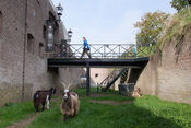 De droge fortgracht van Fort Pannerden van 