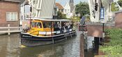 De Fietsboot bij de brug in Breukelen van 
